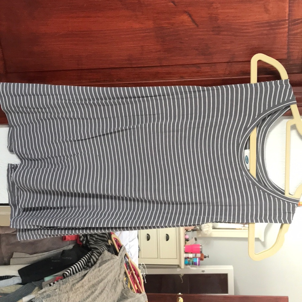 Gray and white open tulip back tank